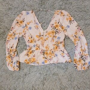 Chic Floral V-Neck Blouse with Long Sleeves